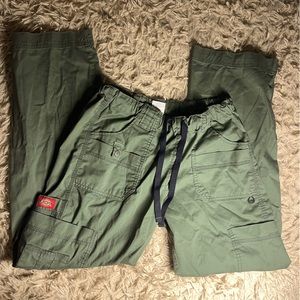 Dickies Youtility Elastic Waist Cargo Scrub Pants (Olive Green/Size S)